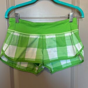 Lululemon shorts EUC 
Green size 4
